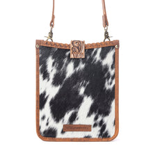 Load image into Gallery viewer, Myra Yellowstone Snowfield Handtooled Bag in Cream Auburn