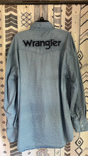 Load image into Gallery viewer, Wrangler pearl snap M
