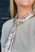 Load image into Gallery viewer, DS Snazzy Snaffle Scarf Slide
