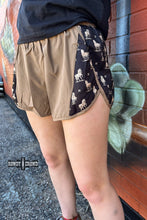 Load image into Gallery viewer, DS Mustang Ridge Shorts
