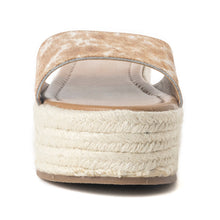 Load image into Gallery viewer, Mesa Mane Hairon Leather Sandals in Brown &amp; White
