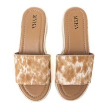 Load image into Gallery viewer, Mesa Mane Hairon Leather Sandals in Brown &amp; White
